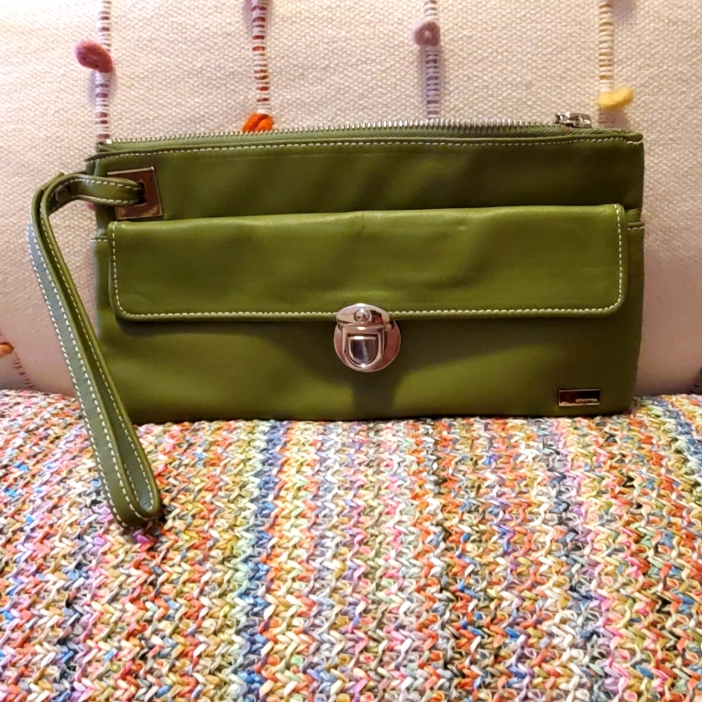 Perlina leather wristlet kiwi green